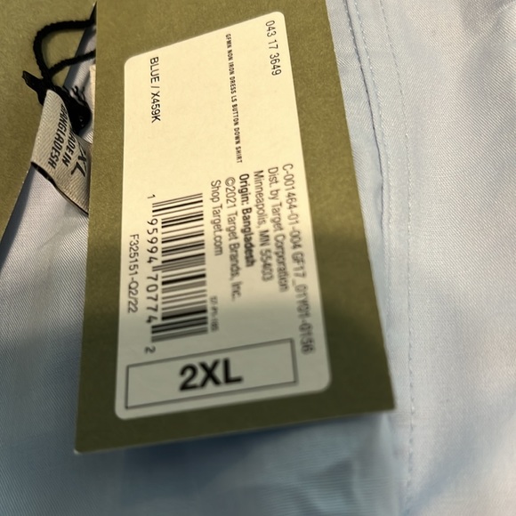 Men’s button up blue dress shirt. - Picture 4 of 5